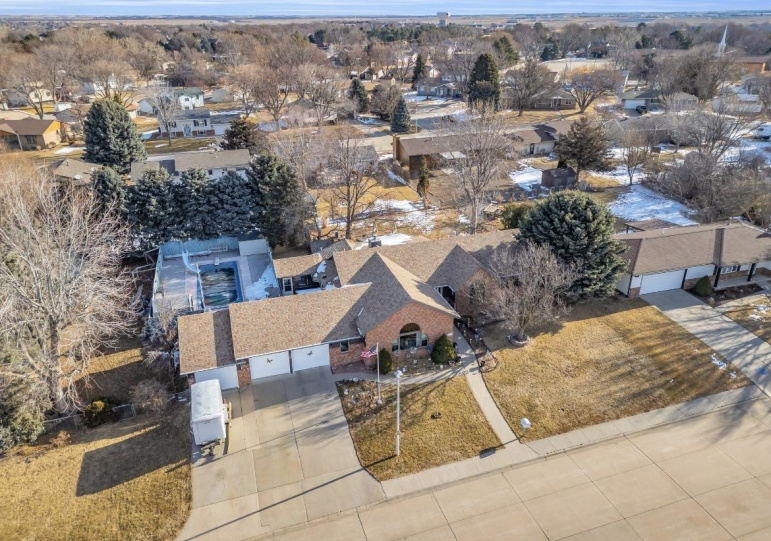 4611 N Regency Kearney, Nebraska 68847, 4 Bedrooms Bedrooms, ,3 BathroomsBathrooms,Residential,For Sale,4611 N Regency,20260246