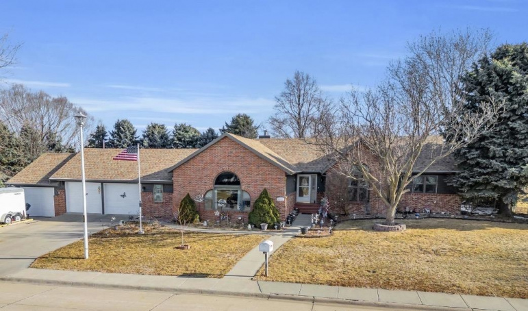 4611 N Regency Kearney, Nebraska 68847, 4 Bedrooms Bedrooms, ,3 BathroomsBathrooms,Residential,For Sale,4611 N Regency,20260246