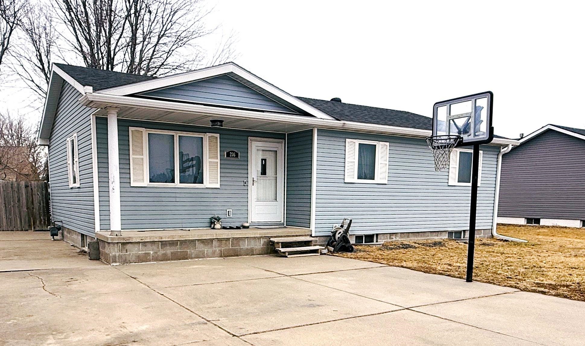 206 E 3rd Street Gibbon, Nebraska 68840, 4 Bedrooms Bedrooms, ,2 BathroomsBathrooms,Residential,For Sale,206 E 3rd Street,20260257