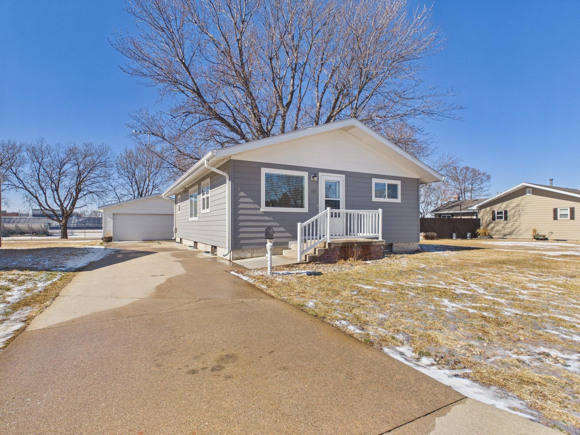 1305 East Avenue Holdrege, Nebraska 68949-9999, 2 Bedrooms Bedrooms, ,2 BathroomsBathrooms,Residential,For Sale,1305 East Avenue,20260252