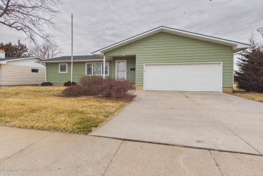 1313 Pamela Ave Holdrege, Nebraska 68949, 5 Bedrooms Bedrooms, ,2 BathroomsBathrooms,Residential,For Sale,1313 Pamela Ave,20260266