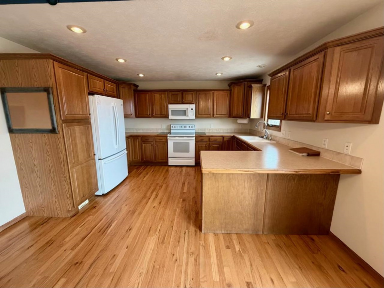 1245 W 102nd Street Place Kearney, Nebraska 68845-1502, 5 Bedrooms Bedrooms, ,3 BathroomsBathrooms,Residential,For Sale,1245 W 102nd Street Place,20260271