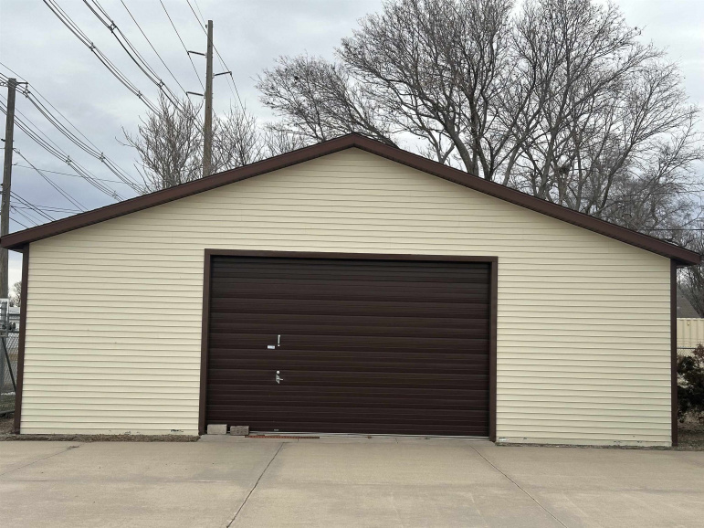 100 N Laird Avenue Hastings, Nebraska 68901, ,Commercial/industrial,For Sale,100 N Laird Avenue,20260268