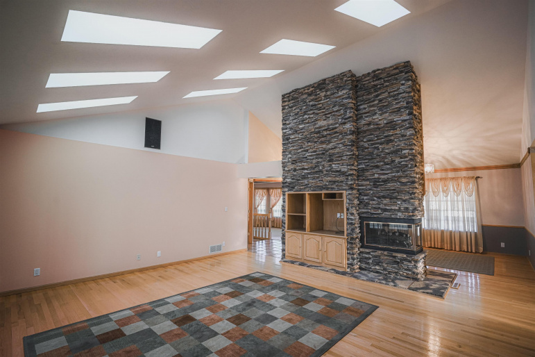 825 Madden Road Hastings, Nebraska 68901, 3 Bedrooms Bedrooms, ,4 BathroomsBathrooms,Residential,For Sale,825 Madden Road,20260278