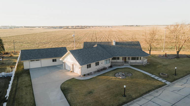 825 Madden Road Hastings, Nebraska 68901, 3 Bedrooms Bedrooms, ,4 BathroomsBathrooms,Residential,For Sale,825 Madden Road,20260278