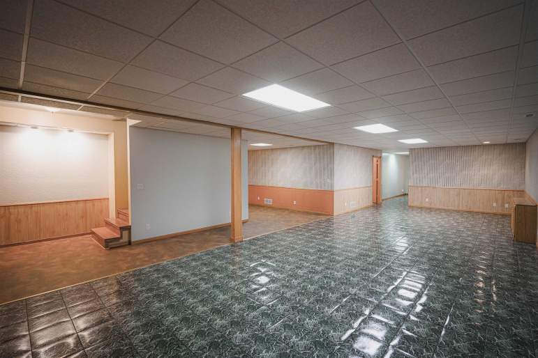 825 Madden Road Hastings, Nebraska 68901, 3 Bedrooms Bedrooms, ,4 BathroomsBathrooms,Residential,For Sale,825 Madden Road,20260278