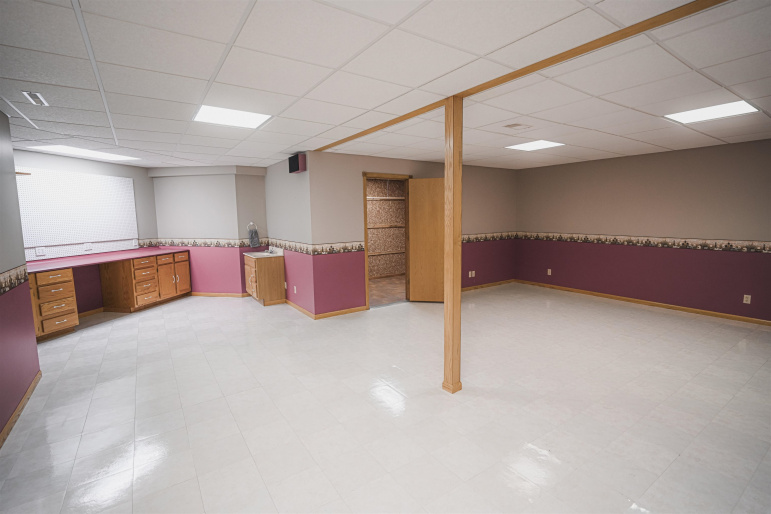 825 Madden Road Hastings, Nebraska 68901, 3 Bedrooms Bedrooms, ,4 BathroomsBathrooms,Residential,For Sale,825 Madden Road,20260278