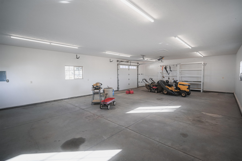 825 Madden Road Hastings, Nebraska 68901, 3 Bedrooms Bedrooms, ,4 BathroomsBathrooms,Residential,For Sale,825 Madden Road,20260278