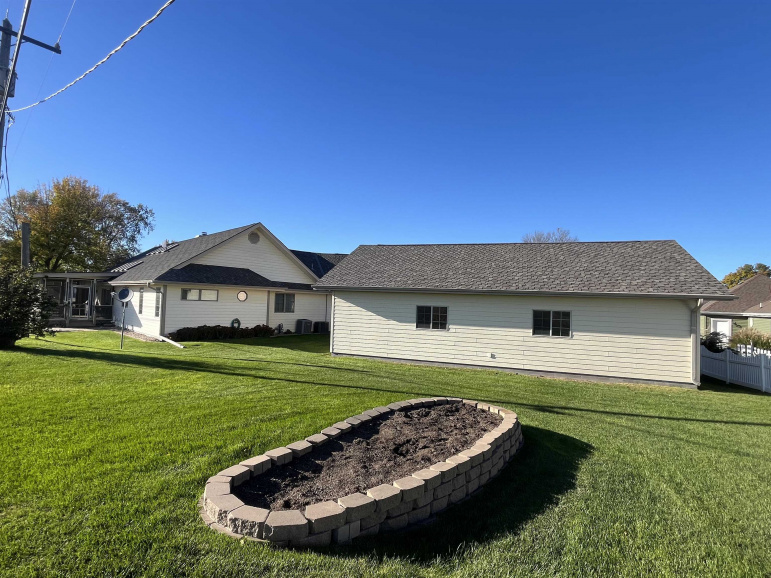 825 Madden Road Hastings, Nebraska 68901, 3 Bedrooms Bedrooms, ,4 BathroomsBathrooms,Residential,For Sale,825 Madden Road,20260278
