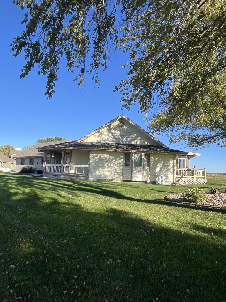 825 Madden Road Hastings, Nebraska 68901, 3 Bedrooms Bedrooms, ,4 BathroomsBathrooms,Residential,For Sale,825 Madden Road,20260278