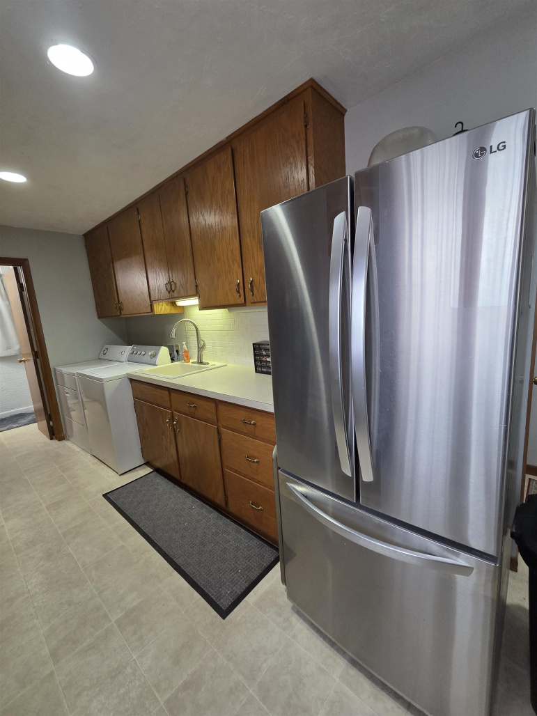 1215 B Cozad, Nebraska 69130, 3 Bedrooms Bedrooms, ,3 BathroomsBathrooms,Residential,For Sale,1215 B,20260291