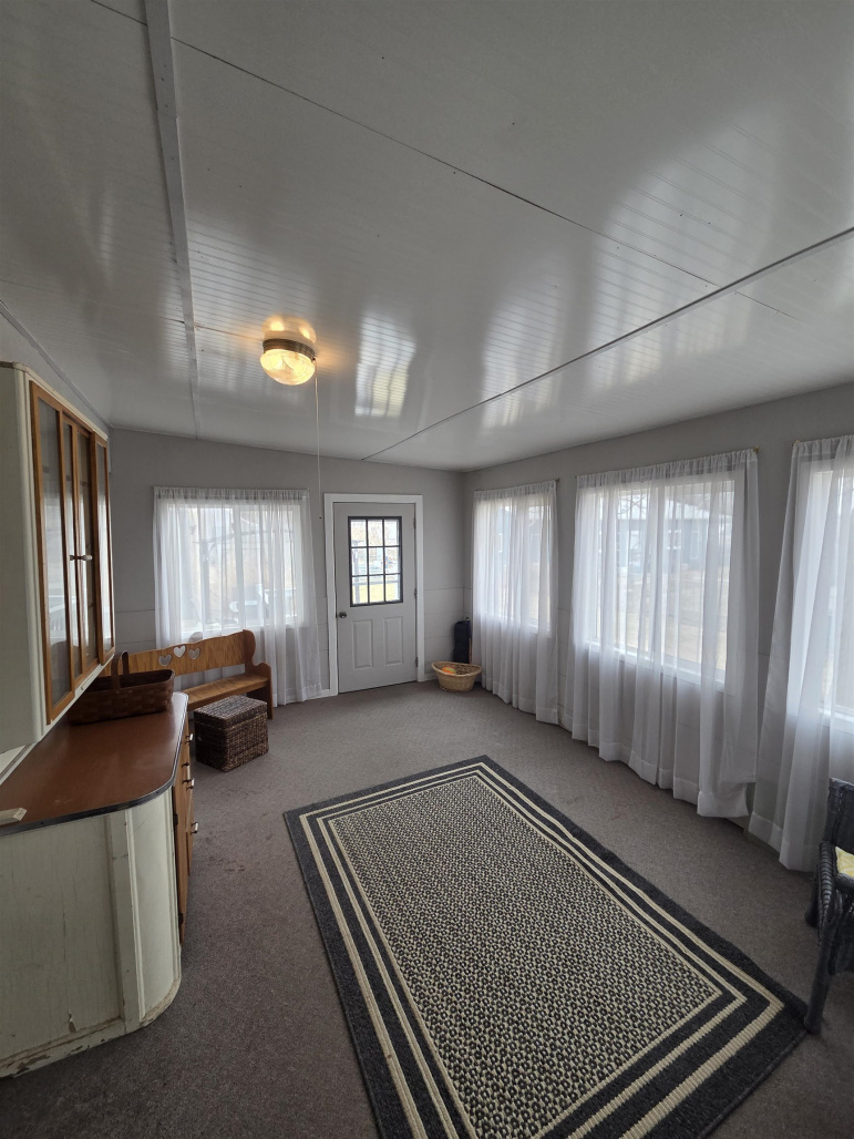 1215 B Cozad, Nebraska 69130, 3 Bedrooms Bedrooms, ,3 BathroomsBathrooms,Residential,For Sale,1215 B,20260291