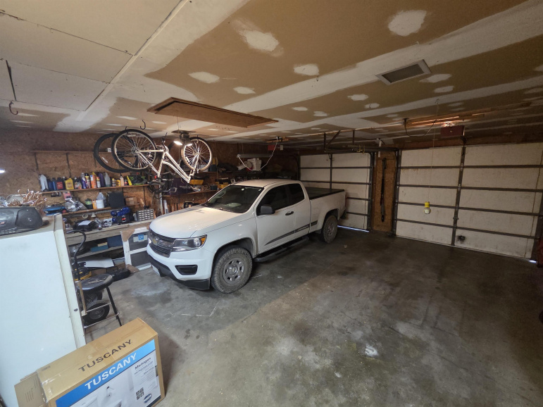 1215 B Cozad, Nebraska 69130, 3 Bedrooms Bedrooms, ,3 BathroomsBathrooms,Residential,For Sale,1215 B,20260291