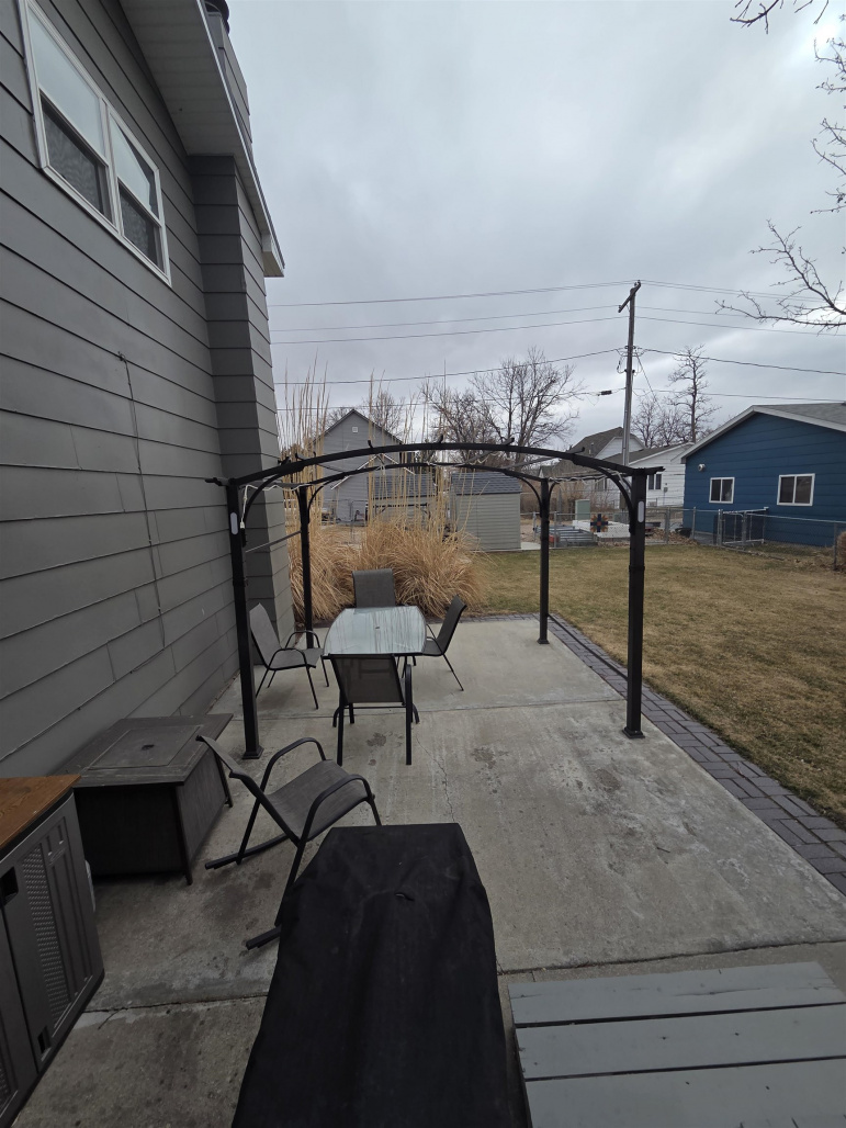 1215 B Cozad, Nebraska 69130, 3 Bedrooms Bedrooms, ,3 BathroomsBathrooms,Residential,For Sale,1215 B,20260291