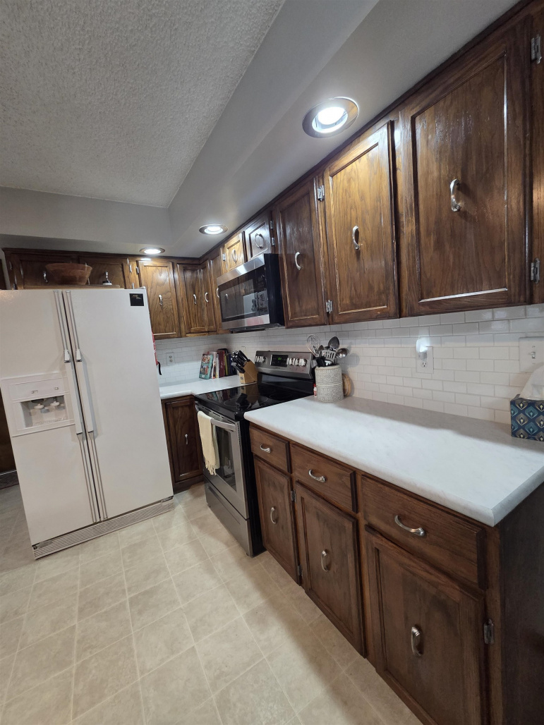 1215 B Cozad, Nebraska 69130, 3 Bedrooms Bedrooms, ,3 BathroomsBathrooms,Residential,For Sale,1215 B,20260291