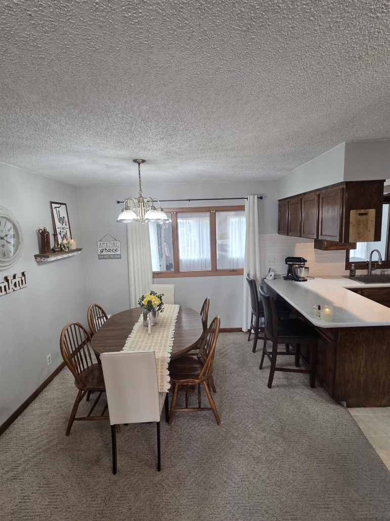 1215 B Cozad, Nebraska 69130, 3 Bedrooms Bedrooms, ,3 BathroomsBathrooms,Residential,For Sale,1215 B,20260291