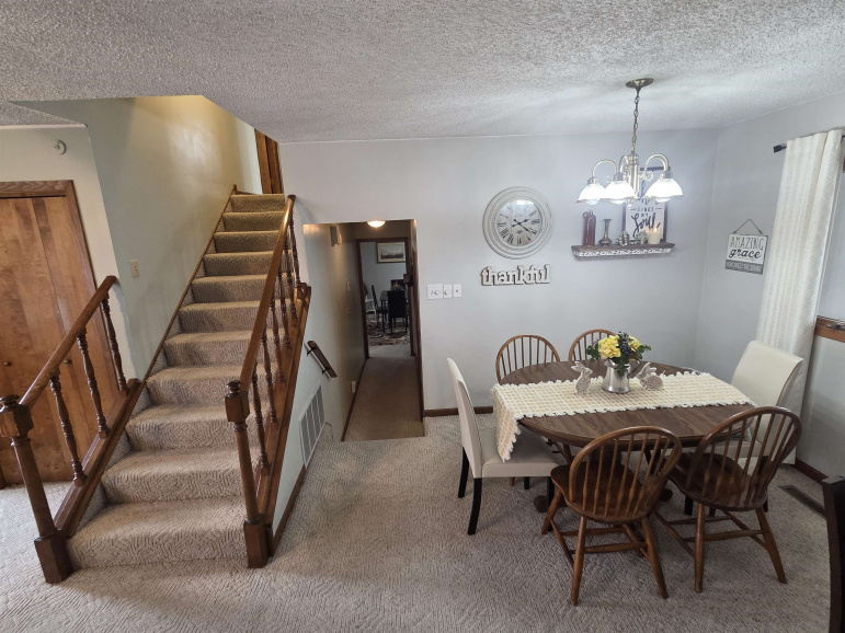 1215 B Cozad, Nebraska 69130, 3 Bedrooms Bedrooms, ,3 BathroomsBathrooms,Residential,For Sale,1215 B,20260291