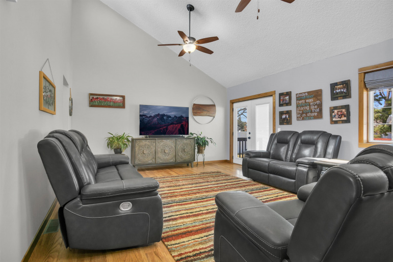 1915 W 40th Street Kearney, Nebraska 68845, 3 Bedrooms Bedrooms, ,3 BathroomsBathrooms,Residential,For Sale,1915 W 40th Street,20260313