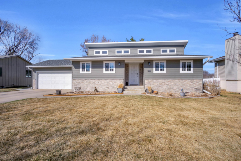 1915 W 40th Street Kearney, Nebraska 68845, 3 Bedrooms Bedrooms, ,3 BathroomsBathrooms,Residential,For Sale,1915 W 40th Street,20260313