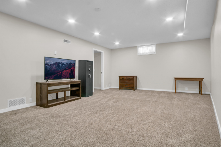 1915 W 40th Street Kearney, Nebraska 68845, 3 Bedrooms Bedrooms, ,3 BathroomsBathrooms,Residential,For Sale,1915 W 40th Street,20260313