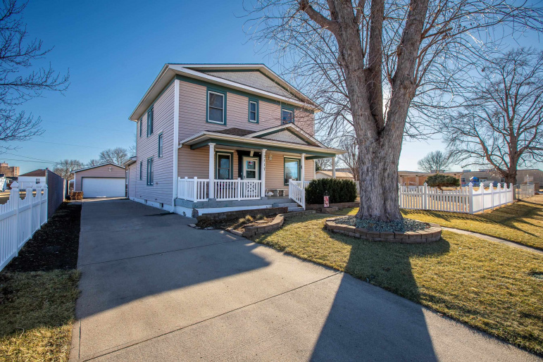 2117 W 13th Street Grand Island, Nebraska 68803, 6 Bedrooms Bedrooms, ,3 BathroomsBathrooms,Residential,For Sale,2117 W 13th Street,20260320