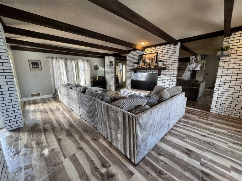 707 Shoreside Cove Hastings, Nebraska 68901, 4 Bedrooms Bedrooms, ,3 BathroomsBathrooms,Residential,For Sale,707 Shoreside Cove,20260338