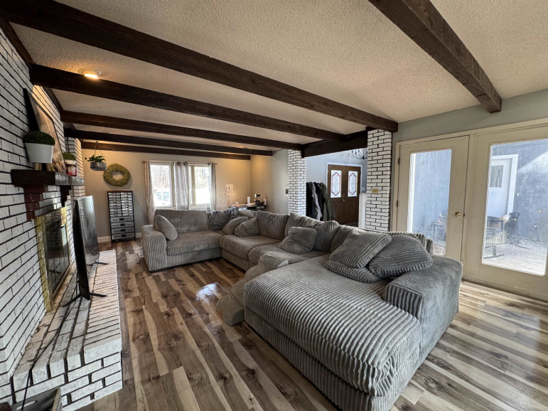 707 Shoreside Cove Hastings, Nebraska 68901, 4 Bedrooms Bedrooms, ,3 BathroomsBathrooms,Residential,For Sale,707 Shoreside Cove,20260338