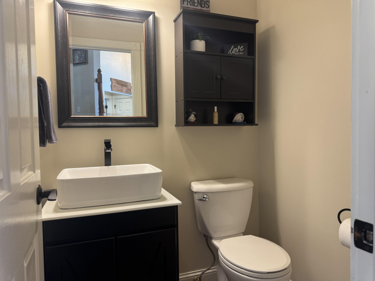 6000 Mallard Way Hastings, Nebraska 68901, 5 Bedrooms Bedrooms, ,4 BathroomsBathrooms,Residential,For Sale,6000 Mallard Way,20260346