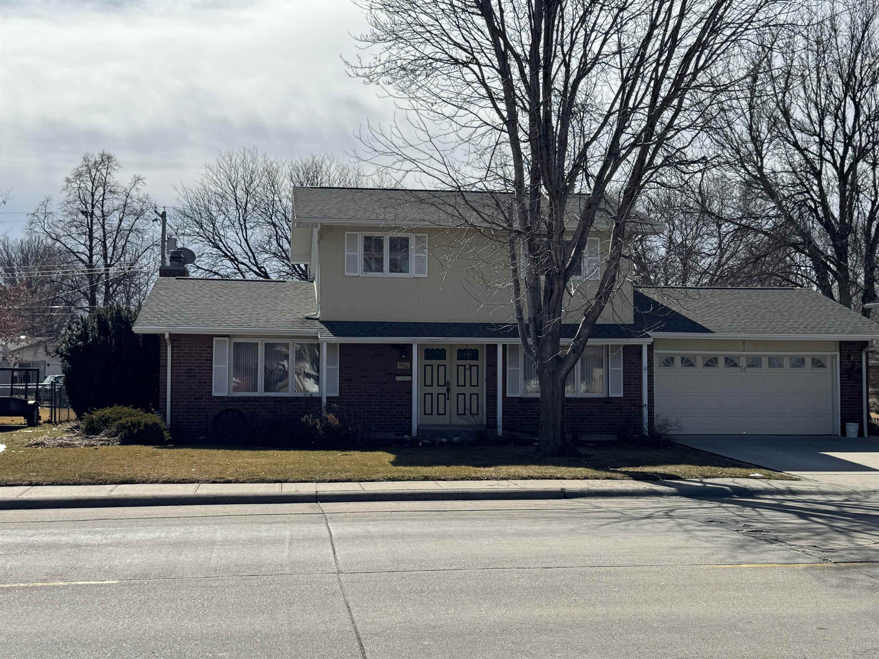 906 W Philip Street North Platte, Nebraska 69101, 4 Bedrooms Bedrooms, ,3 BathroomsBathrooms,Residential,For Sale,906 W Philip Street,20260362