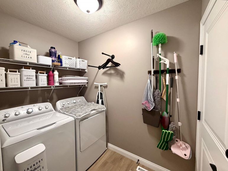 3702 V Avenue Kearney, Nebraska 68847-8010, 5 Bedrooms Bedrooms, ,3 BathroomsBathrooms,Residential,For Sale,3702 V Avenue,20260366