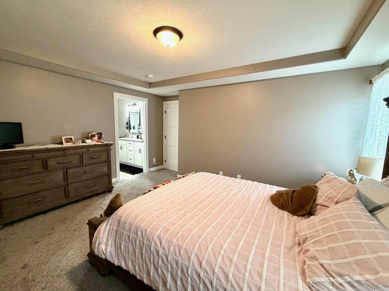 3702 V Avenue Kearney, Nebraska 68847-8010, 5 Bedrooms Bedrooms, ,3 BathroomsBathrooms,Residential,For Sale,3702 V Avenue,20260366