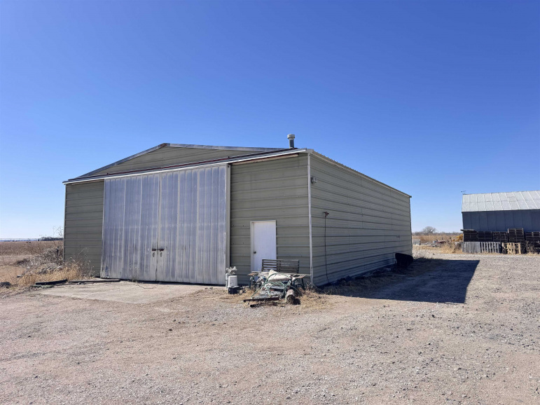 75999 Hwy 21 Lexington, Nebraska 68937, 4 Bedrooms Bedrooms, ,2 BathroomsBathrooms,Residential,For Sale,75999 Hwy 21,20260374