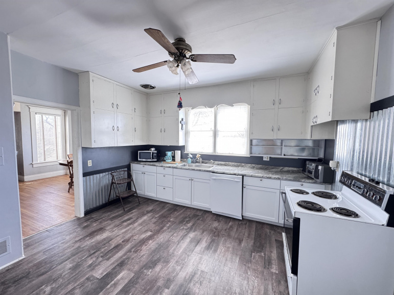 75999 Hwy 21 Lexington, Nebraska 68937, 4 Bedrooms Bedrooms, ,2 BathroomsBathrooms,Residential,For Sale,75999 Hwy 21,20260374