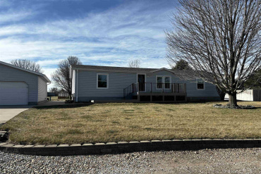 1005 W Maple Street Blue Hill, Nebraska 68930, 3 Bedrooms Bedrooms, ,3 BathroomsBathrooms,Residential,For Sale,1005 W Maple Street,20260386