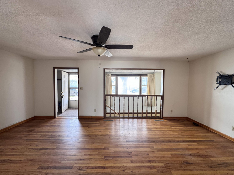 616 W 10th Street Cozad, Nebraska 69130, 3 Bedrooms Bedrooms, ,2 BathroomsBathrooms,Residential,For Sale,616 W 10th Street,20260408