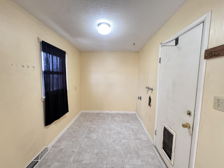 616 W 10th Street Cozad, Nebraska 69130, 3 Bedrooms Bedrooms, ,2 BathroomsBathrooms,Residential,For Sale,616 W 10th Street,20260408