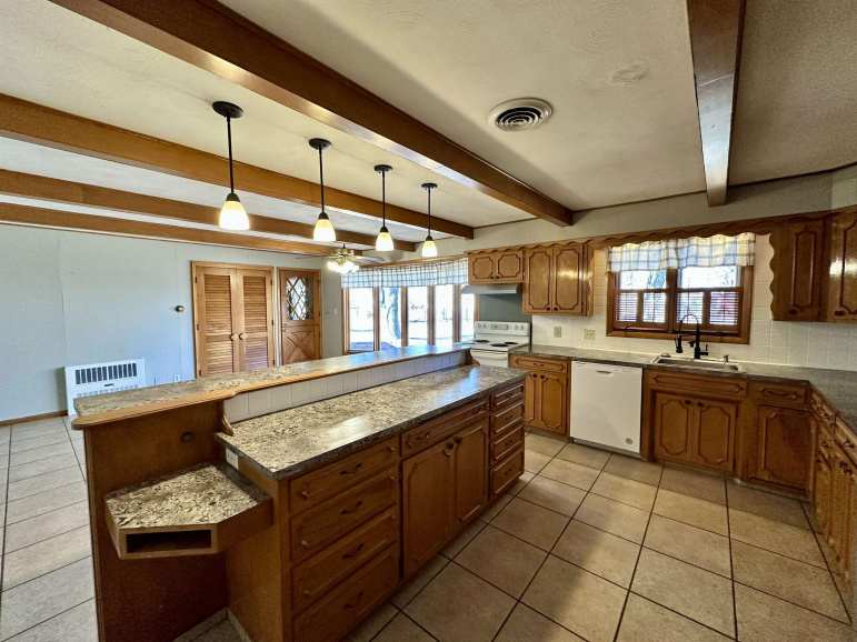 314 Central Avenue Kearney, Nebraska 68847, 4 Bedrooms Bedrooms, ,3 BathroomsBathrooms,Residential,For Sale,314 Central Avenue,20260416