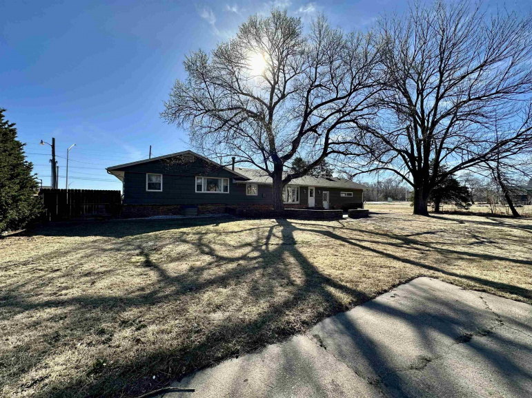 314 Central Avenue Kearney, Nebraska 68847, 4 Bedrooms Bedrooms, ,3 BathroomsBathrooms,Residential,For Sale,314 Central Avenue,20260416