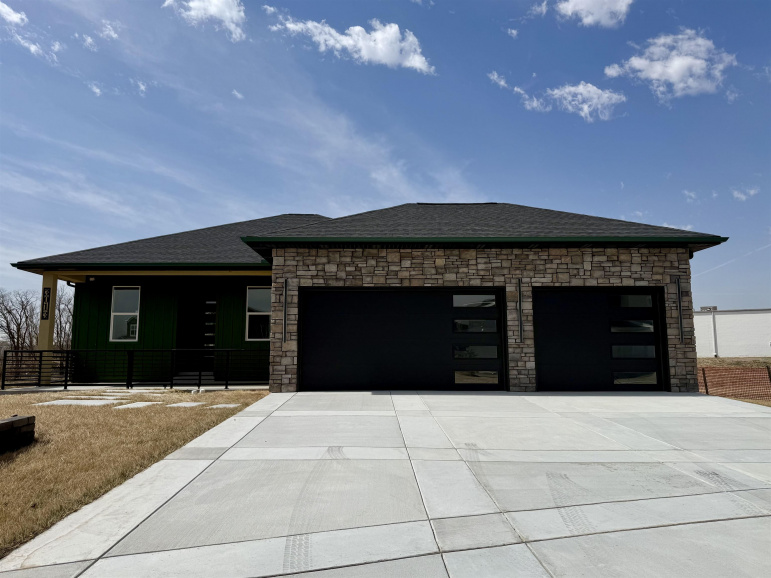 3013 W Laux Drive Hastings, Nebraska 68901, 6 Bedrooms Bedrooms, ,3 BathroomsBathrooms,Residential,For Sale,3013 W Laux Drive,20260422