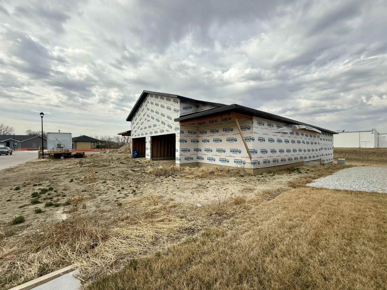 3103 & 3101 W Laux Drive Hastings, Nebraska 68901, 3 Bedrooms Bedrooms, ,2 BathroomsBathrooms,Residential,For Sale,3103 & 3101 W Laux Drive,20260431