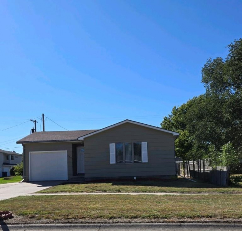 734 S St Joseph Avenue Hastings, Nebraska 68901, 3 Bedrooms Bedrooms, ,2 BathroomsBathrooms,Residential,For Sale,734 S St Joseph Avenue,20260440