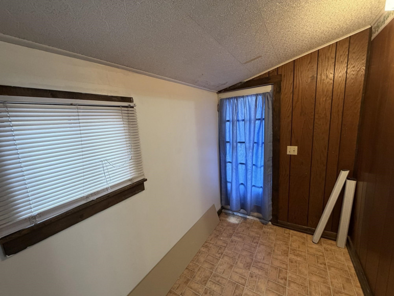 1922 W 4th Street Hastings, Nebraska 68901, 2 Bedrooms Bedrooms, ,1 BathroomBathrooms,Residential,For Sale,1922 W 4th Street,20260442