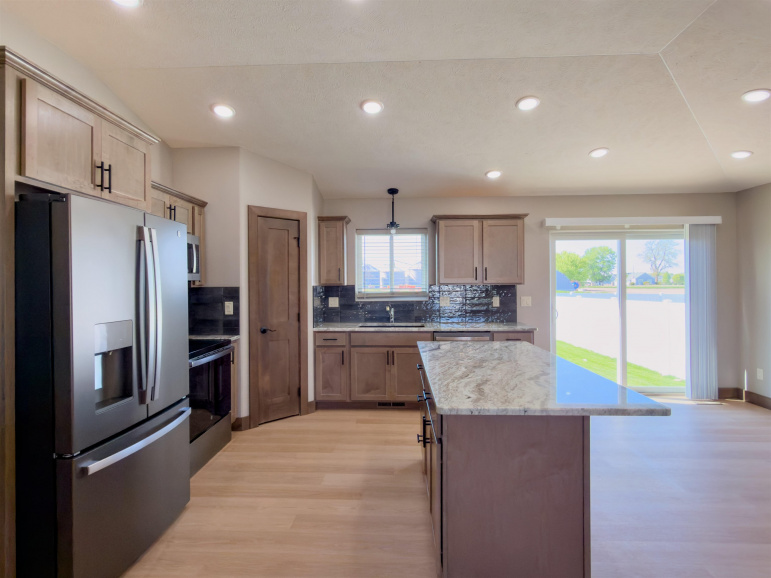 2205 E 41st Street Kearney, Nebraska 68847, 5 Bedrooms Bedrooms, ,3 BathroomsBathrooms,Residential,For Sale,2205 E 41st Street,20260453