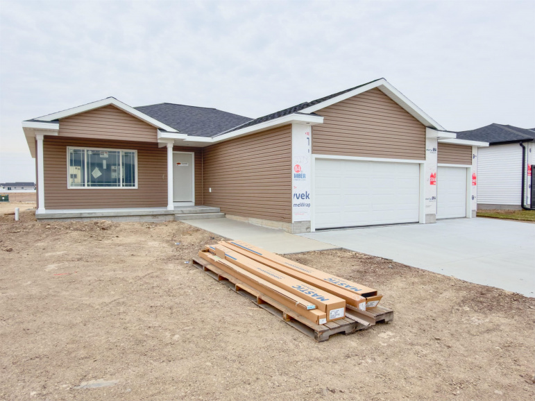 2213 E 41st Street Kearney, Nebraska 68847, 3 Bedrooms Bedrooms, ,2 BathroomsBathrooms,Residential,For Sale,2213 E 41st Street,20260455