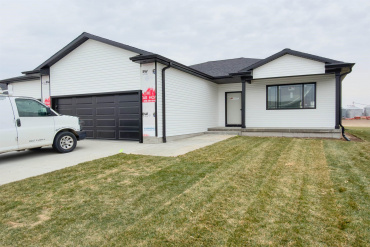 2209 E 41st Street Kearney, Nebraska 68847, 5 Bedrooms Bedrooms, ,3 BathroomsBathrooms,Residential,For Sale,2209 E 41st Street,20260454