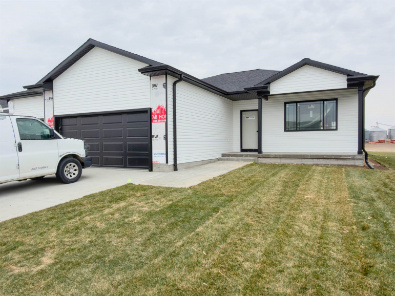 2209 E 41st Street Kearney, Nebraska 68847, 5 Bedrooms Bedrooms, ,3 BathroomsBathrooms,Residential,For Sale,2209 E 41st Street,20260454