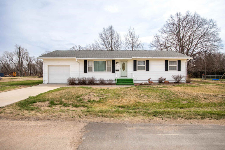 350 N Holdrege Street Lawrence, Nebraska 68957, 3 Bedrooms Bedrooms, ,2 BathroomsBathrooms,Residential,For Sale,350 N Holdrege Street,20260458