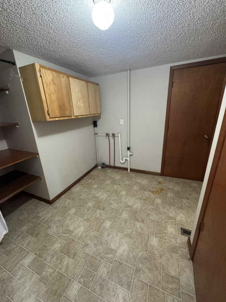 117 E 6th Street Hastings, Nebraska 68901-2944, 5 Bedrooms Bedrooms, ,1 BathroomBathrooms,Residential,For Sale,117 E 6th Street,20260463