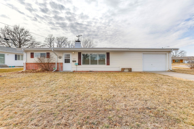 307 Hillside Drive Hastings, Nebraska 68901, 2 Bedrooms Bedrooms, ,1 BathroomBathrooms,Residential,For Sale,307 Hillside Drive,20260178