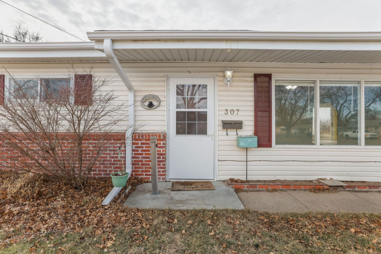 307 Hillside Drive Hastings, Nebraska 68901, 2 Bedrooms Bedrooms, ,1 BathroomBathrooms,Residential,For Sale,307 Hillside Drive,20260178